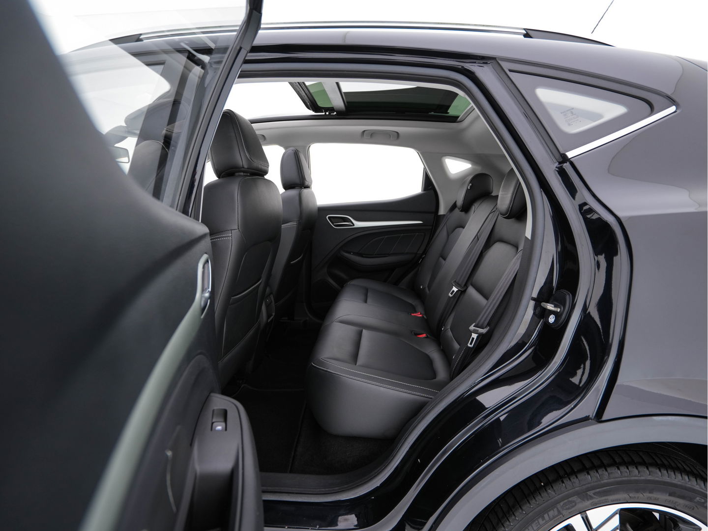 MG ZS EV Luxury 45 kWh (INCL.BTW) Aut. *PANO | LEATHER | CCS-FASTLOADER | KEYLESS | NAVI-FULLMAP | ADAPTIVE-CRUISE | CAMERA | HEATED-SPORTSEATS | CARPLAY | BLINDSPOT | DAB | LANE-ASSIST | PRIVACY-GLASS | 17''ALU*