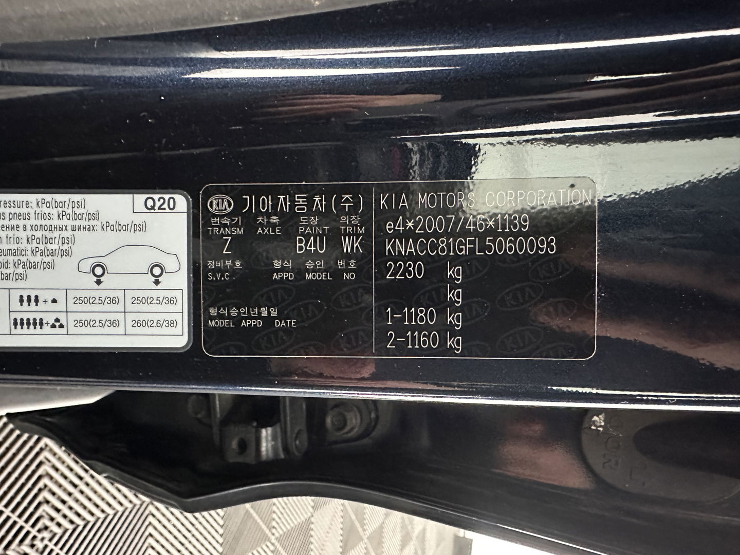 Kia e-Niro ExecutiveLine 64 kWh [ 3-Fase ] {SOH-100%} (INCL-BTW)  Aut.*HEATPUMP | LEATHER | FULL-LED | NAVI-FULLMAP | ADAPTIVE-CRUISE | CAMERA | MEMORY-PACK | LANE-ASSIST | KEYLESS | DIGI-COCKPIT | PRIVACY-GLASS | 17"ALU*