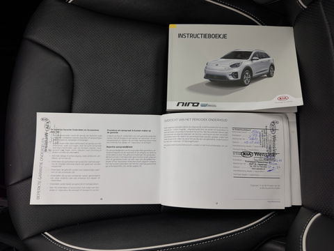 Kia e-Niro ExecutiveLine 64 kWh [ 3-Fase ] {SOH-100%} (INCL-BTW)  Aut.*HEATPUMP | LEATHER | FULL-LED | NAVI-FULLMAP | ADAPTIVE-CRUISE | CAMERA | MEMORY-PACK | LANE-ASSIST | KEYLESS | DIGI-COCKPIT | PRIVACY-GLASS | 17"ALU*
