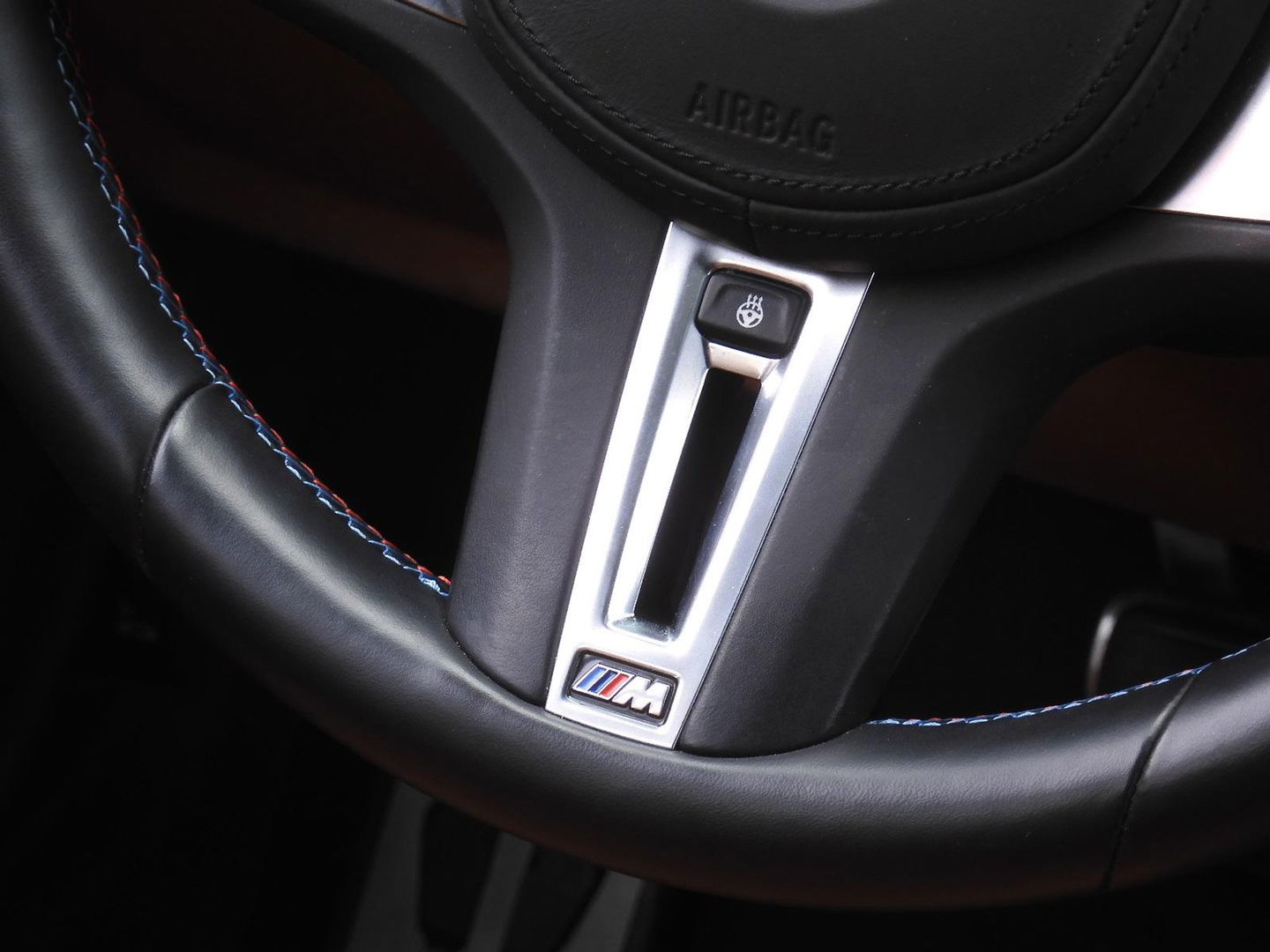 BMW i4 M50 M-SPORT/ KUIPSTOELEN/ SCHUIFDAK/ 360° CAMERA/ HEAD-UP/ 20INCH INDIVIDUAL VELGEN