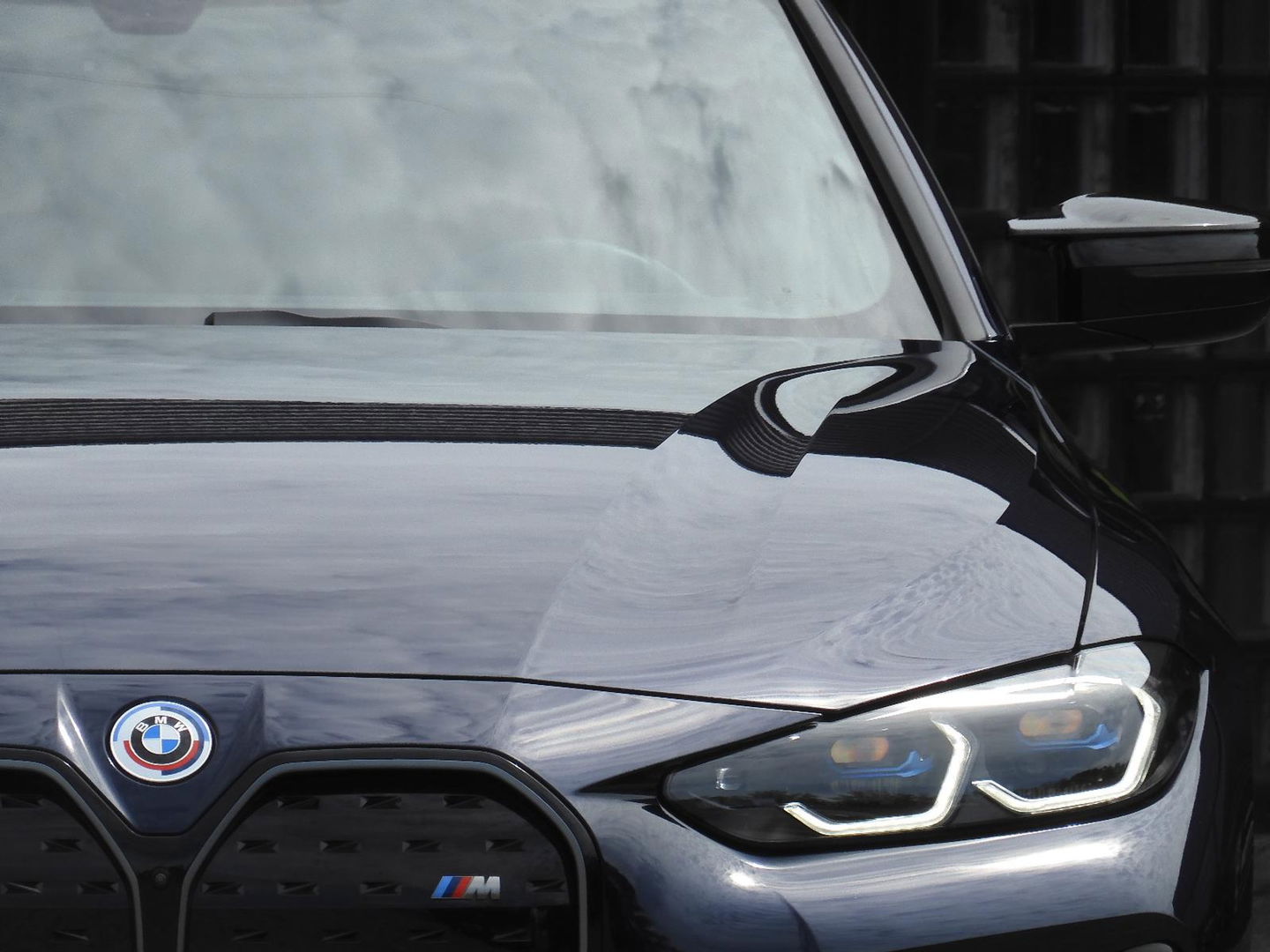 BMW i4 M50 M-SPORT/ KUIPSTOELEN/ SCHUIFDAK/ 360° CAMERA/ HEAD-UP/ 20INCH INDIVIDUAL VELGEN