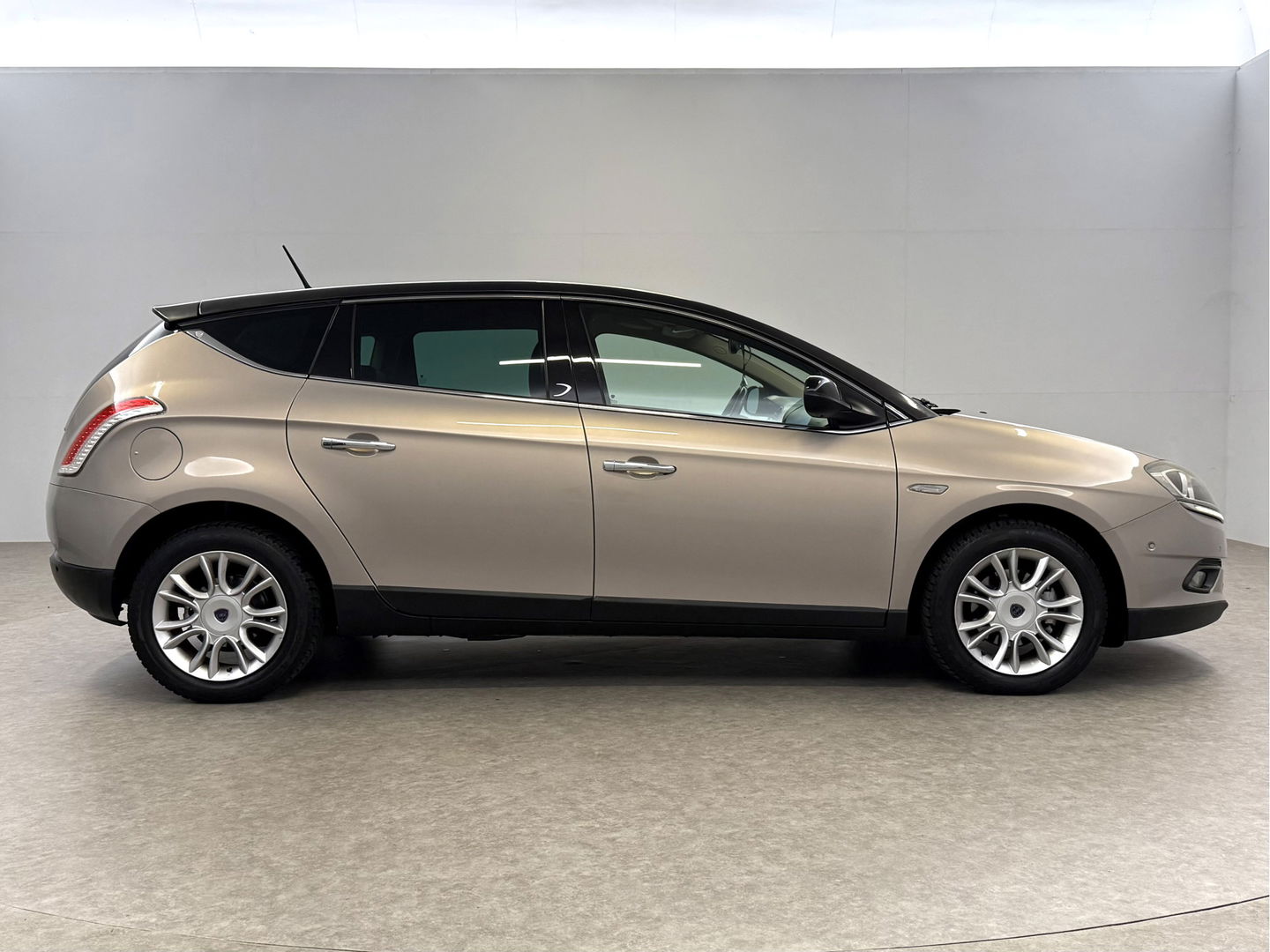 Lancia Delta 1.4-16V Oro | Clima | Cruise | Navi | Parkeersensoren | NAP