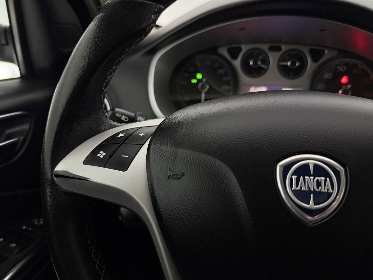 Lancia Delta 1.4-16V Oro | Clima | Cruise | Navi | Parkeersensoren | NAP