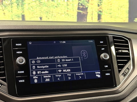 Volkswagen T-Roc 1.5 TSI Sport | Navigatie | Camera | Adaptieve Cruise Control | Lane Assist | Trekhaak | Parkeersensoren | Front Assist |  Airconditioning | Elektrische Ramen |