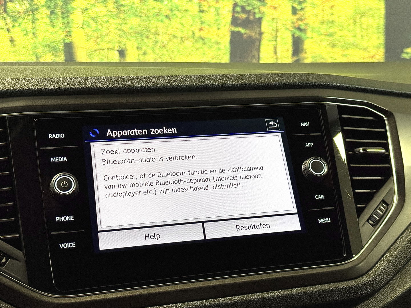 Volkswagen T-Roc 1.5 TSI Sport | Navigatie | Camera | Adaptieve Cruise Control | Lane Assist | Trekhaak | Parkeersensoren | Front Assist |  Airconditioning | Elektrische Ramen |