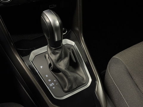 Volkswagen T-Roc 1.5 TSI Sport | Navigatie | Camera | Adaptieve Cruise Control | Lane Assist | Trekhaak | Parkeersensoren | Front Assist |  Airconditioning | Elektrische Ramen |