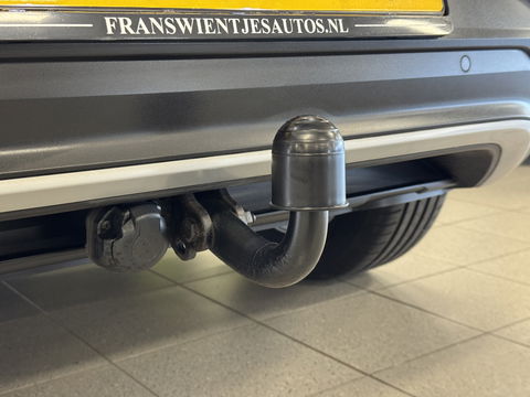 Volkswagen T-Roc 1.5 TSI Sport | Navigatie | Camera | Adaptieve Cruise Control | Lane Assist | Trekhaak | Parkeersensoren | Front Assist |  Airconditioning | Elektrische Ramen |