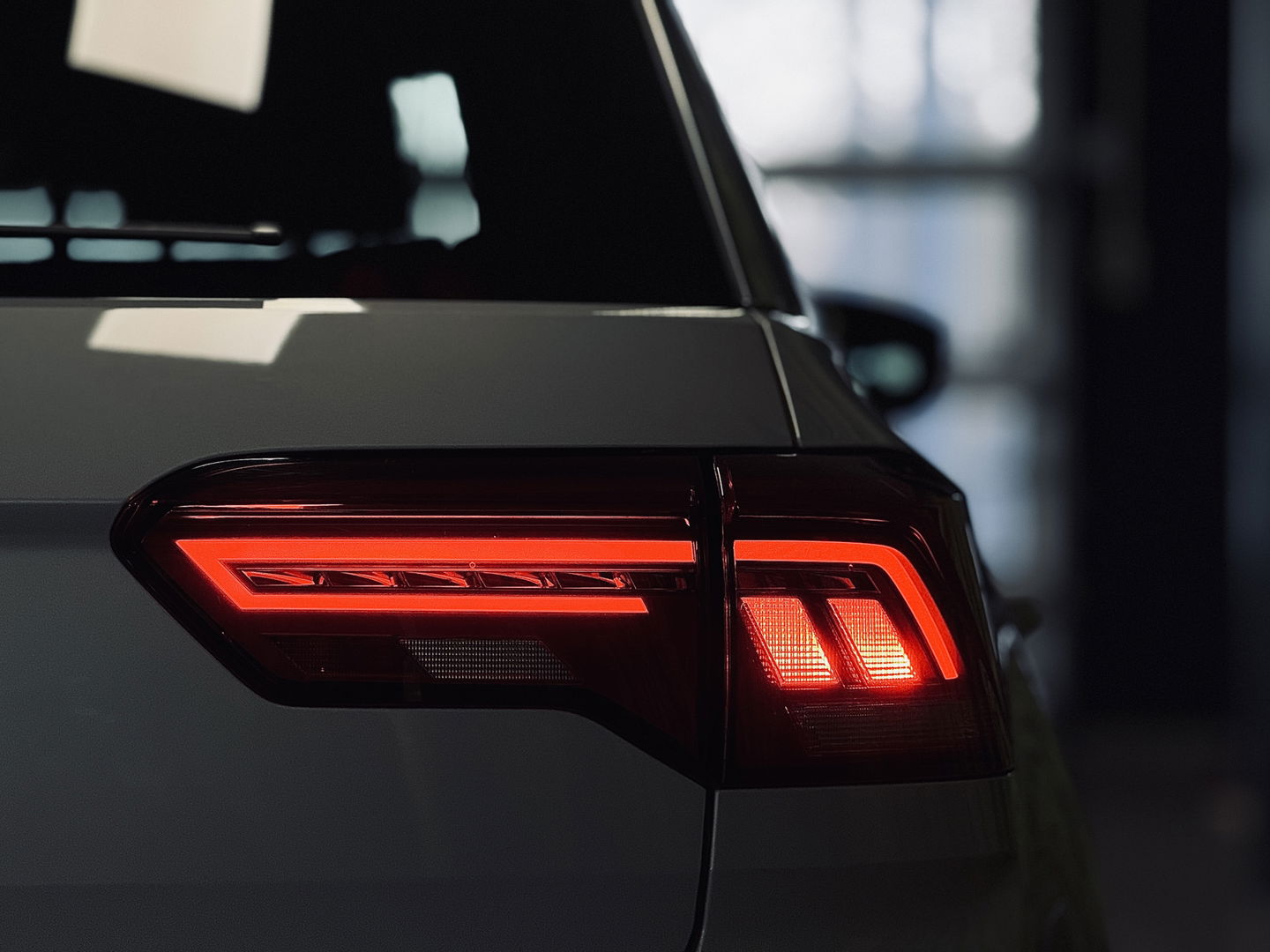 Volkswagen T-Roc 1.5 TSI Sport | Navigatie | Camera | Adaptieve Cruise Control | Lane Assist | Trekhaak | Parkeersensoren | Front Assist |  Airconditioning | Elektrische Ramen |