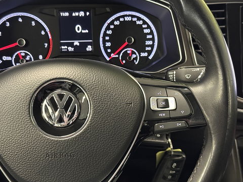 Volkswagen T-Roc 1.5 TSI Sport | Navigatie | Camera | Adaptieve Cruise Control | Lane Assist | Trekhaak | Parkeersensoren | Front Assist |  Airconditioning | Elektrische Ramen |