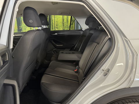 Volkswagen T-Roc 1.5 TSI Sport | Navigatie | Camera | Adaptieve Cruise Control | Lane Assist | Trekhaak | Parkeersensoren | Front Assist |  Airconditioning | Elektrische Ramen |