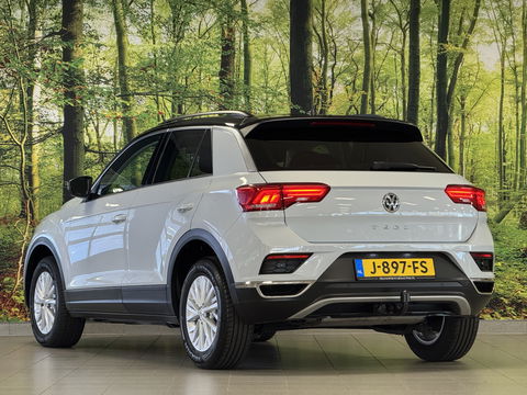 Volkswagen T-Roc 1.5 TSI Sport | Navigatie | Camera | Adaptieve Cruise Control | Lane Assist | Trekhaak | Parkeersensoren | Front Assist |  Airconditioning | Elektrische Ramen |