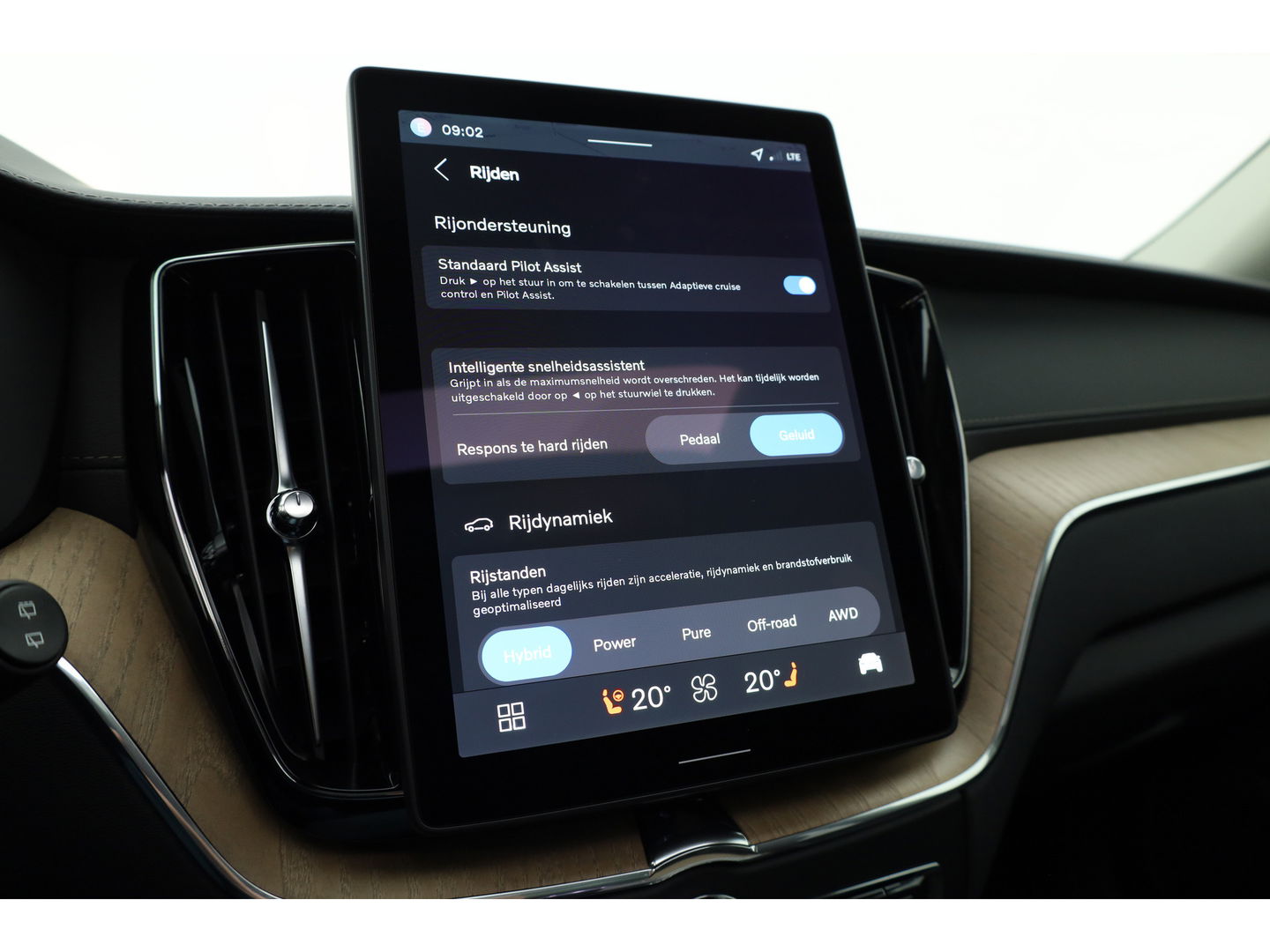 Volvo XC60 2.0 T8 Plug-in hybrid AWD Ultra Dark "Forest Lake" | Facelift | Memory | Pano | Luchtvering | Massage | Bowers & Wilkins