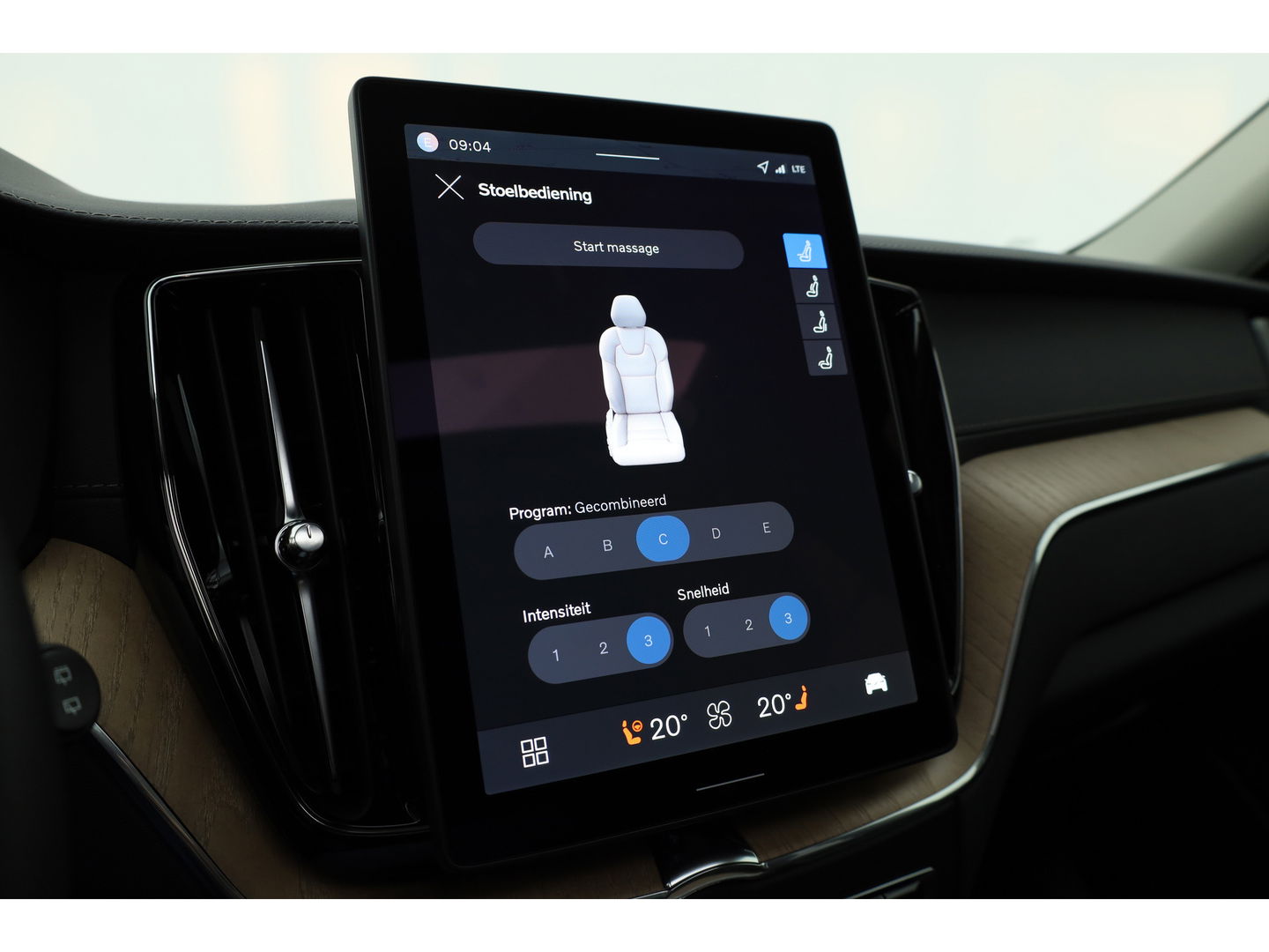 Volvo XC60 2.0 T8 Plug-in hybrid AWD Ultra Dark "Forest Lake" | Facelift | Memory | Pano | Luchtvering | Massage | Bowers & Wilkins