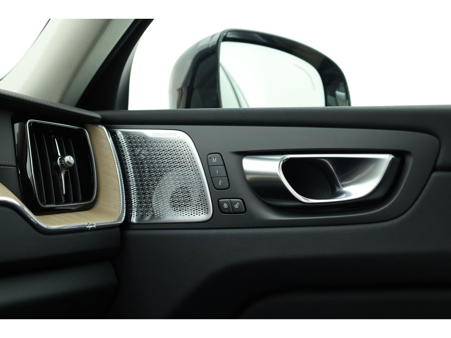 Volvo XC60 2.0 T8 Plug-in hybrid AWD Ultra Dark "Forest Lake" | Facelift | Memory | Pano | Luchtvering | Massage | Bowers & Wilkins