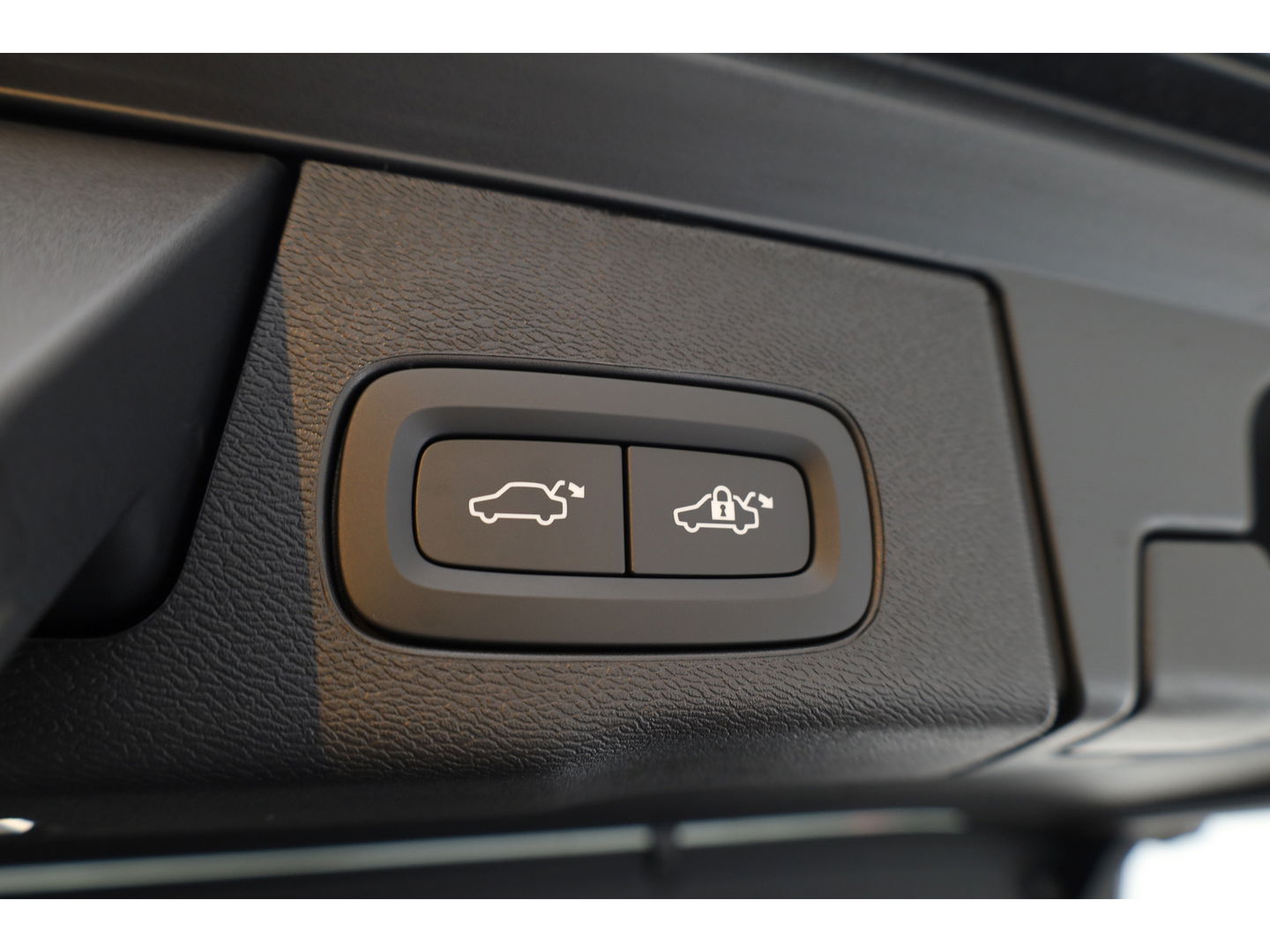 Volvo XC60 2.0 T8 Plug-in hybrid AWD Ultra Dark "Forest Lake" | Facelift | Memory | Pano | Luchtvering | Massage | Bowers & Wilkins