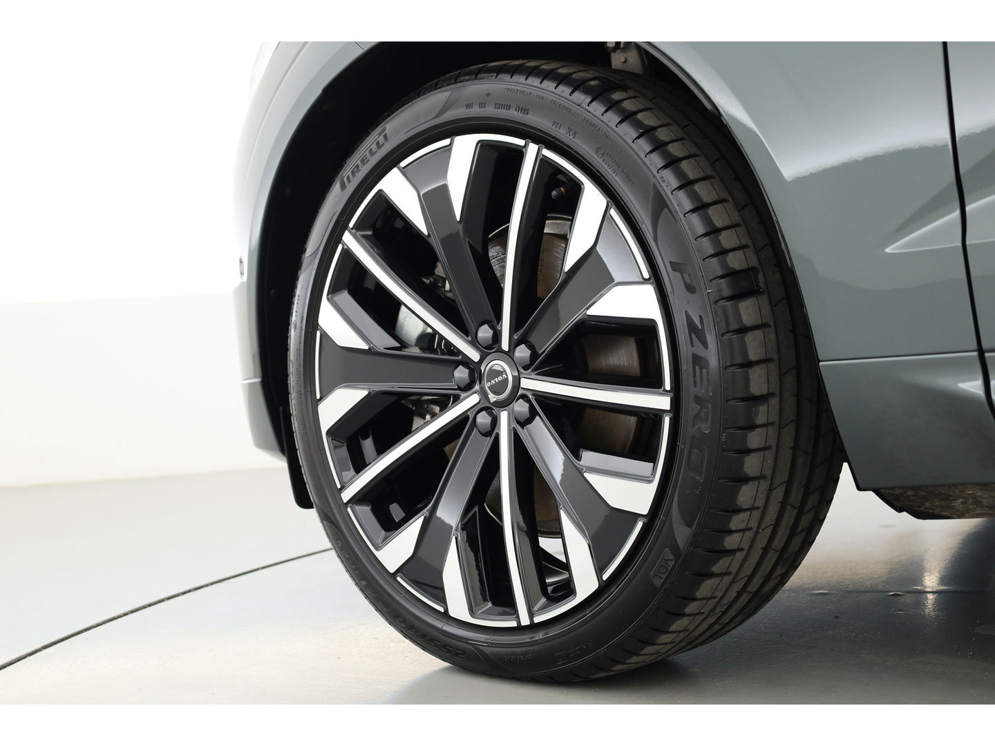 Volvo XC60 2.0 T8 Plug-in hybrid AWD Ultra Dark "Forest Lake" | Facelift | Memory | Pano | Luchtvering | Massage | Bowers & Wilkins