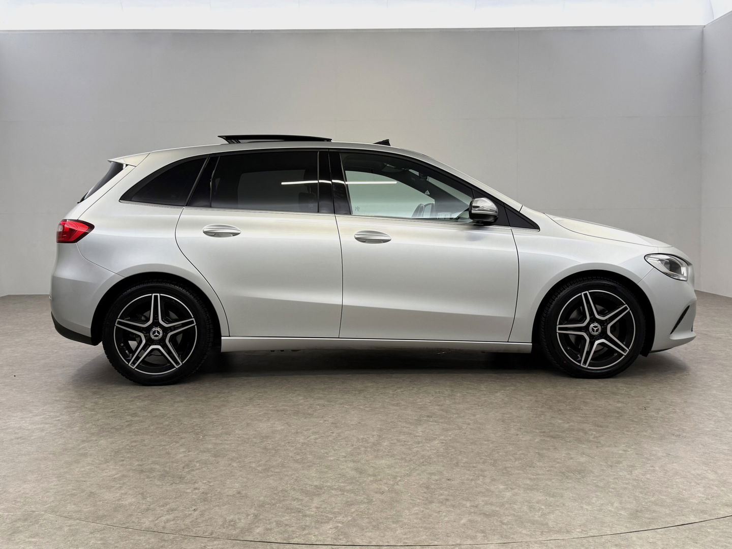 Mercedes-Benz B-Klasse 200 | Pano | Virtual | Stoelverw. | Camera | Cruise | LED