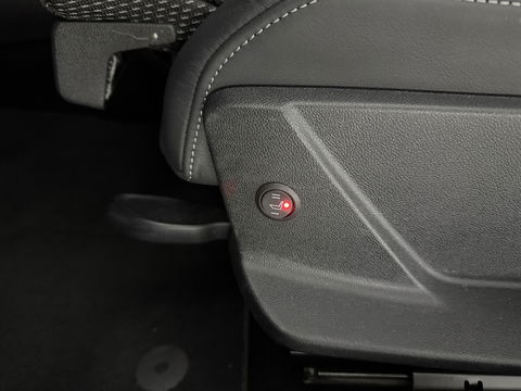 Audi A3 30TFSI S-Line | Virtual | Carplay | Stoelverw. | Navi | Parkeersens. | NAP