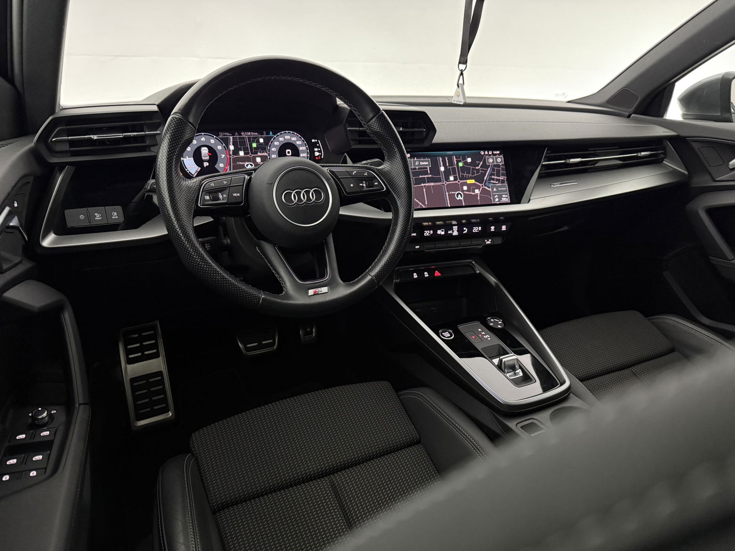 Audi A3 30TFSI S-Line | Virtual | Carplay | Stoelverw. | Navi | Parkeersens. | NAP