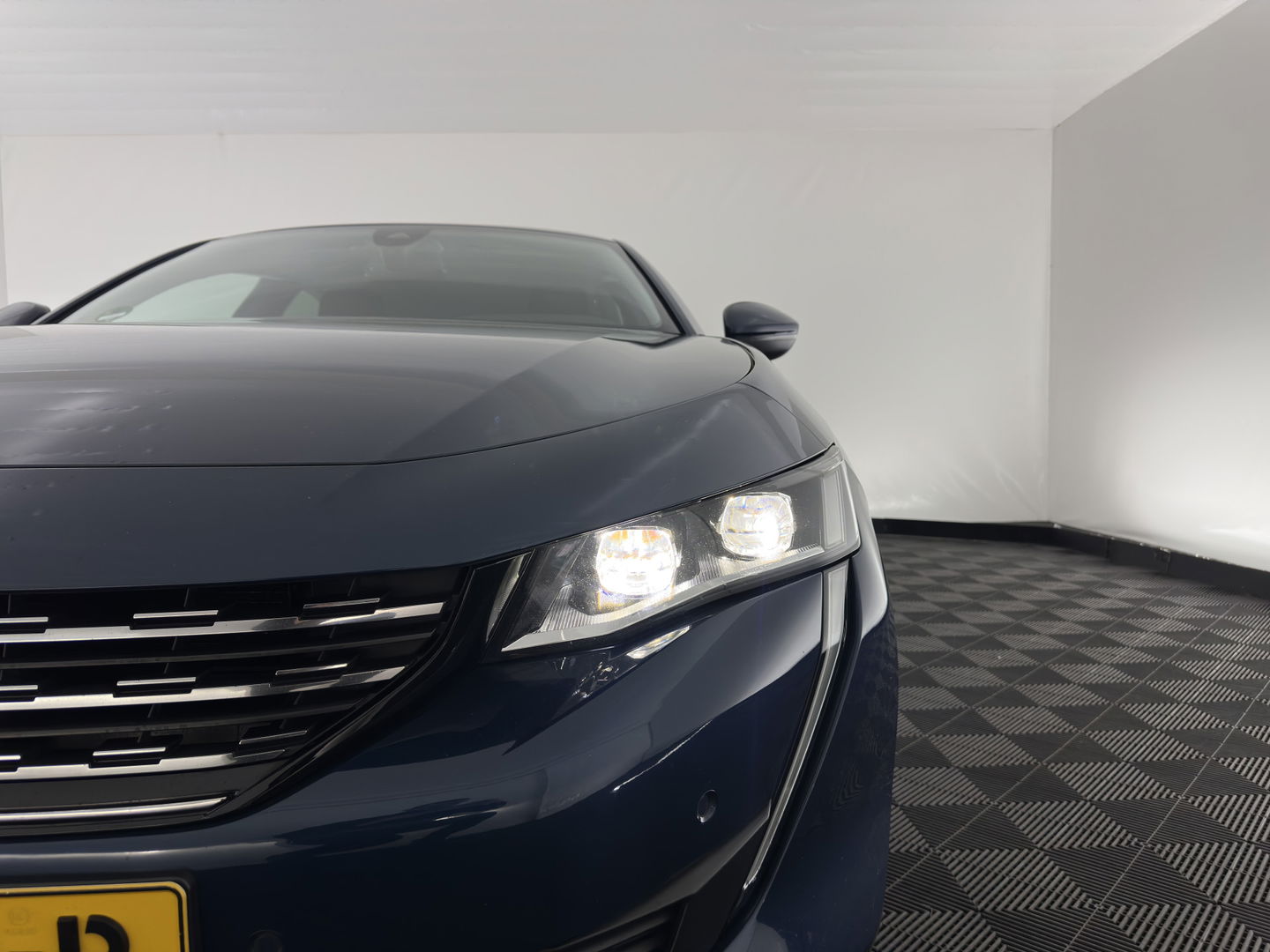 Peugeot 508 1.6 PureTech Blue Lease Allure (INCL-BTW) *LEATHER-FABRIC | FULL-LED | DIGI-COCKPIT | KEYLESS | BLIND-SPOT | CAMERA | PRIVACY-GLASS | HEATED-SPORTSEATS | DAB | NAVI-FULLMAP | 18''ALU*