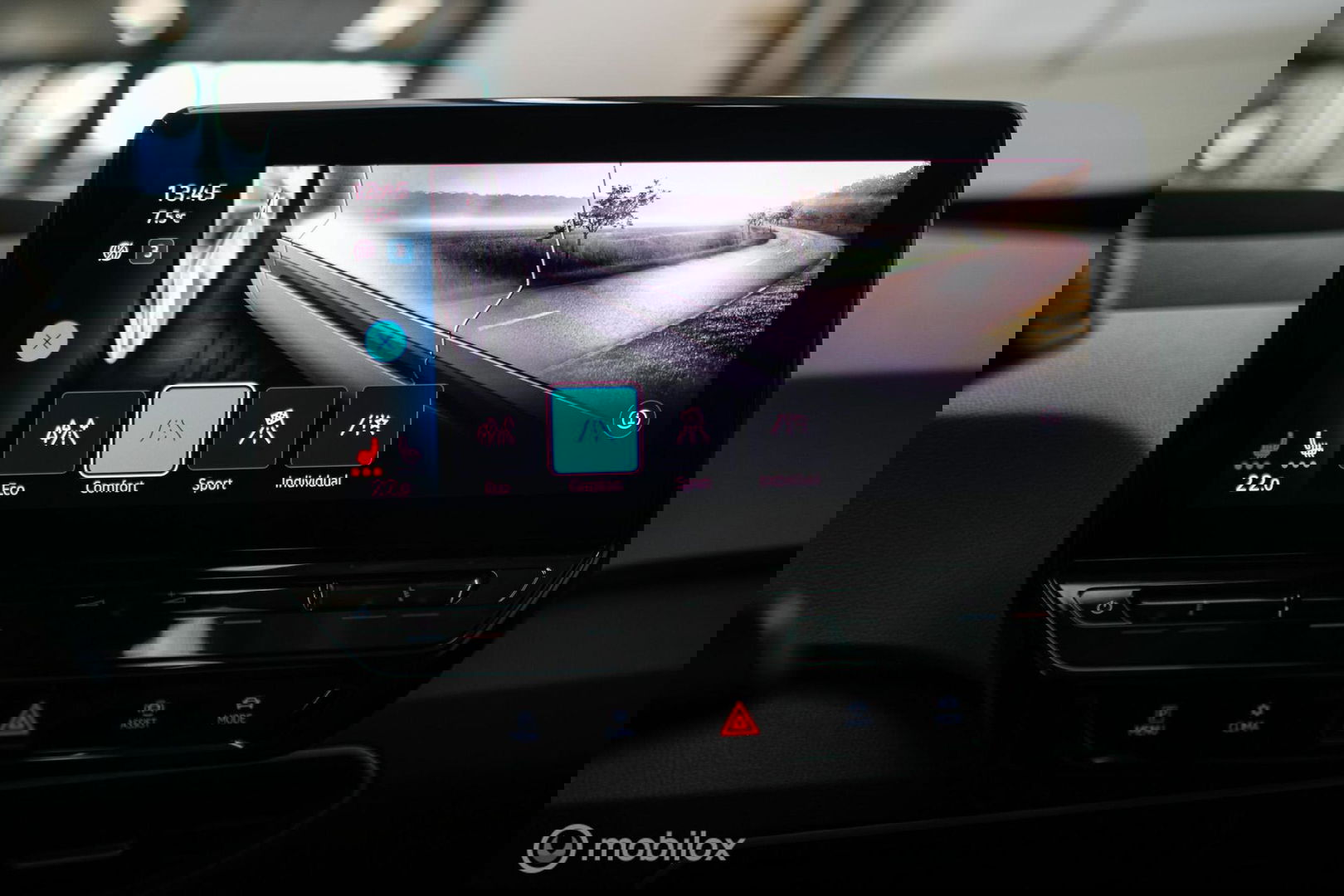 Volkswagen ID.3 Business 58 kWh PRO | Panorama | Trekhaak | Stoel + stuurwiel verwarming | vol opties | Rijklaarprijs |