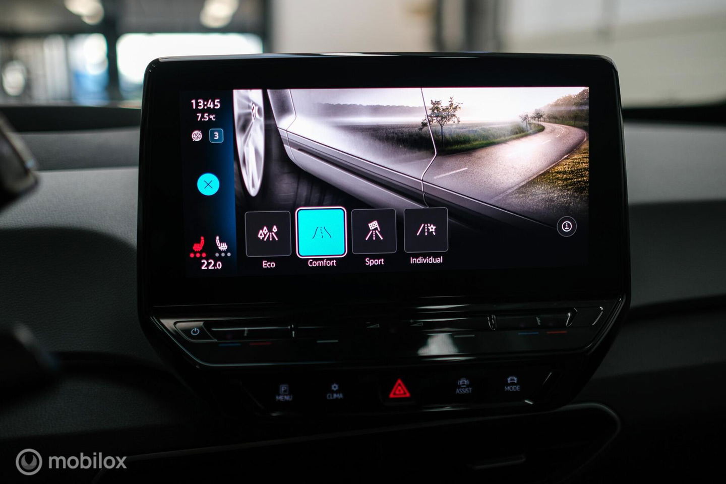 Volkswagen ID.3 Business 58 kWh PRO | Panorama | Trekhaak | Stoel + stuurwiel verwarming | vol opties | Rijklaarprijs |