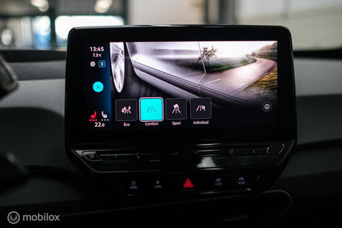 Volkswagen ID.3 Business 58 kWh PRO | Panorama | Trekhaak | Stoel + stuurwiel verwarming | vol opties | Rijklaarprijs |