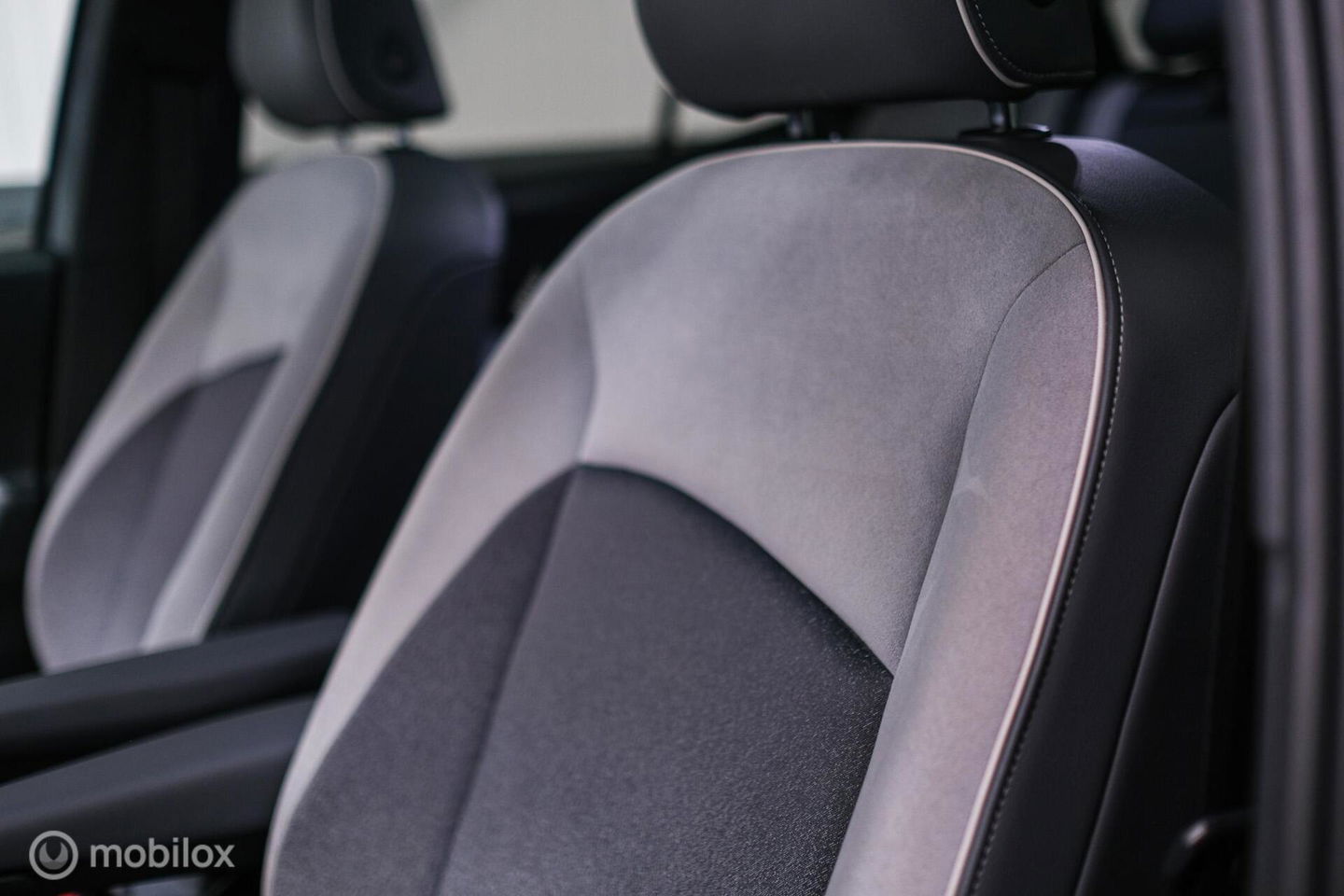 Volkswagen ID.3 Business 58 kWh PRO | Panorama | Trekhaak | Stoel + stuurwiel verwarming | vol opties | Rijklaarprijs |