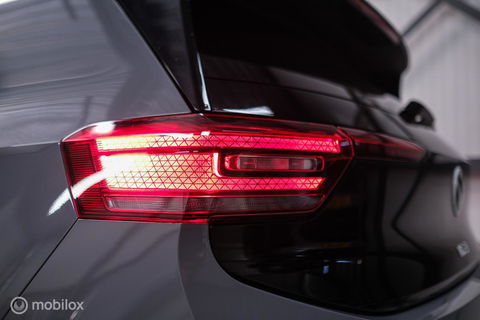 Volkswagen ID.3 Business 58 kWh PRO | Panorama | Trekhaak | Stoel + stuurwiel verwarming | vol opties | Rijklaarprijs |
