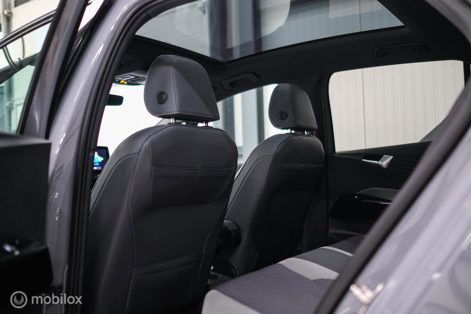 Volkswagen ID.3 Business 58 kWh PRO | Panorama | Trekhaak | Stoel + stuurwiel verwarming | vol opties | Rijklaarprijs |