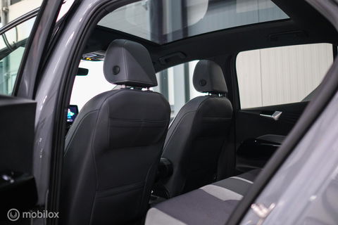 Volkswagen ID.3 Business 58 kWh PRO | Panorama | Trekhaak | Stoel + stuurwiel verwarming | vol opties | Rijklaarprijs |
