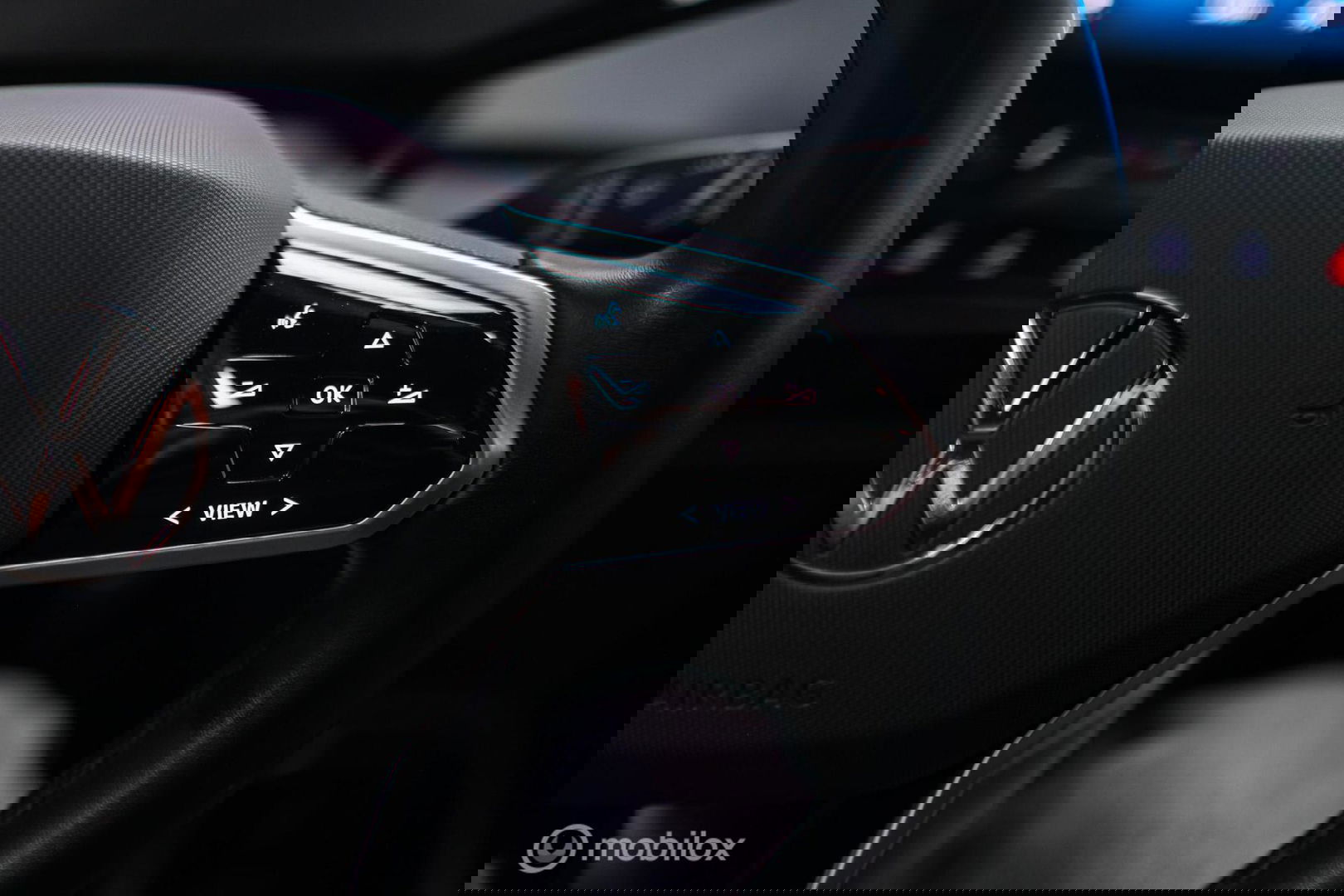 Volkswagen ID.3 Business 58 kWh PRO | Panorama | Trekhaak | Stoel + stuurwiel verwarming | vol opties | Rijklaarprijs |