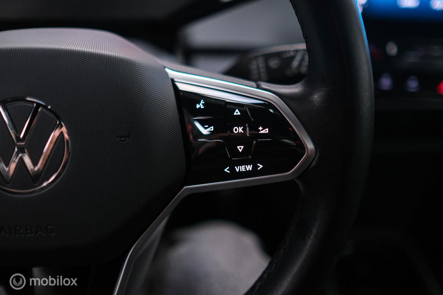 Volkswagen ID.3 Business 58 kWh PRO | Panorama | Trekhaak | Stoel + stuurwiel verwarming | vol opties | Rijklaarprijs |