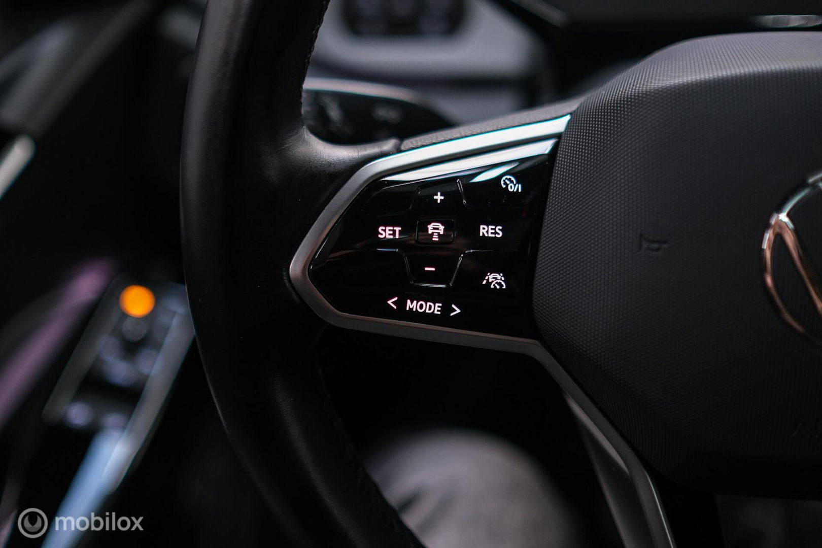 Volkswagen ID.3 Business 58 kWh PRO | Panorama | Trekhaak | Stoel + stuurwiel verwarming | vol opties | Rijklaarprijs |