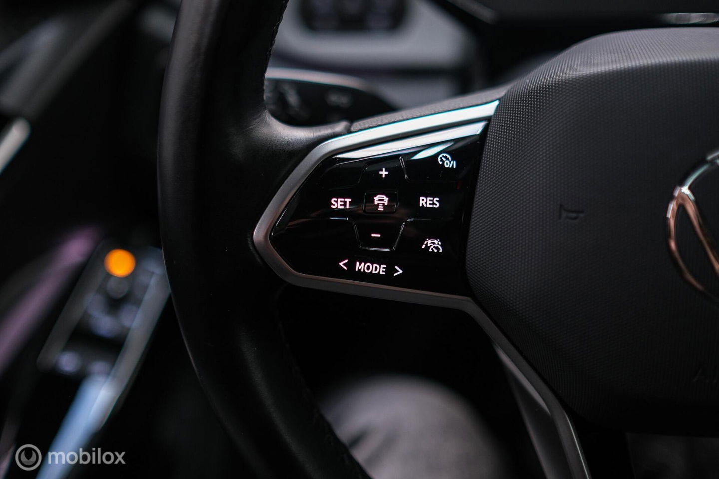 Volkswagen ID.3 Business 58 kWh PRO | Panorama | Trekhaak | Stoel + stuurwiel verwarming | vol opties | Rijklaarprijs |