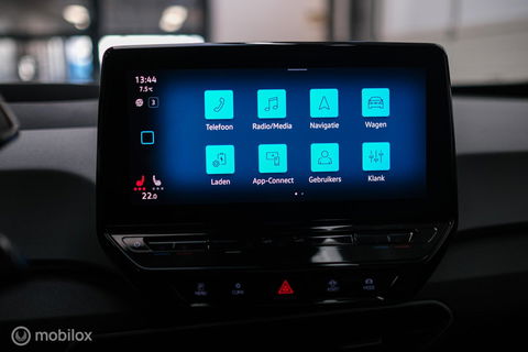 Volkswagen ID.3 Business 58 kWh PRO | Panorama | Trekhaak | Stoel + stuurwiel verwarming | vol opties | Rijklaarprijs |