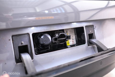 Volkswagen ID.3 Business 58 kWh PRO | Panorama | Trekhaak | Stoel + stuurwiel verwarming | vol opties | Rijklaarprijs |