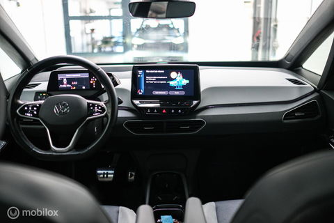 Volkswagen ID.3 Business 58 kWh PRO | Panorama | Trekhaak | Stoel + stuurwiel verwarming | vol opties | Rijklaarprijs |