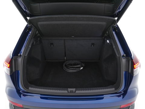 Audi Q4 e-tron 40 S-Line Competition Launch edition 77 kWh [ 3-Fase ] {SOH-87%} (INCL-BTW) *HEAT-PUMP | PANO | LEATHER-FABRIC | MATRIX-LED | ADAPTIVE-CRUISE | HEATED-SPORTSEATS | AMBIENT-LIGHT | DIGI-COCKPIT | CAMERA | KEYLESS | NAVI-FULLMAP | ...