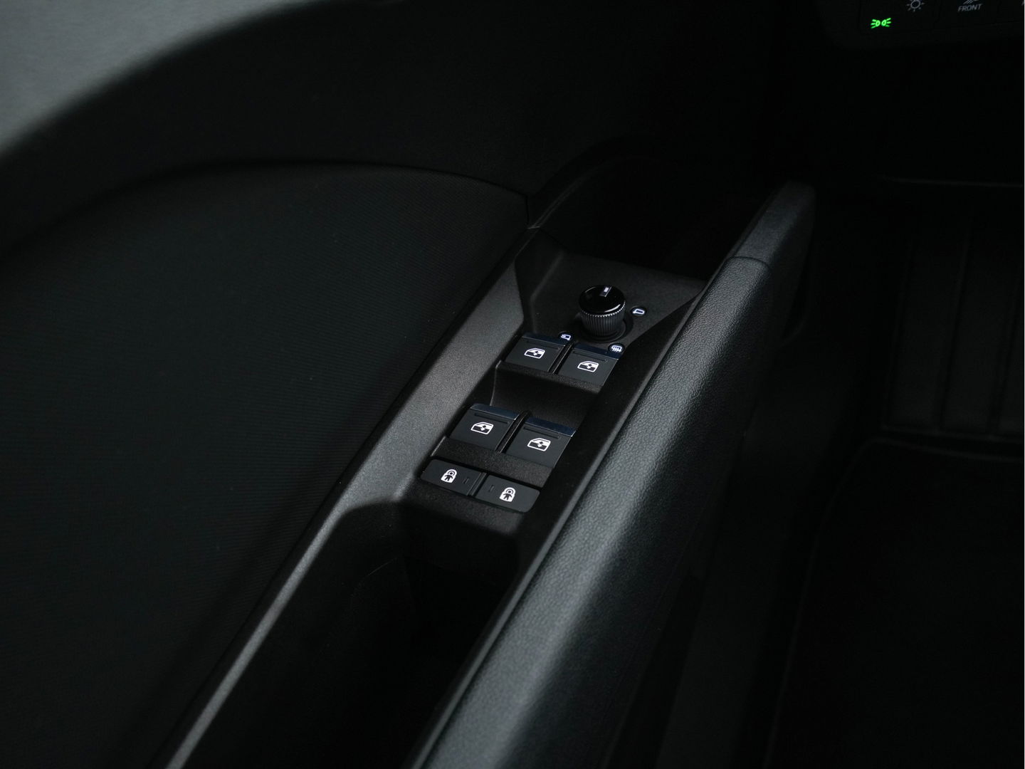 Audi Q4 e-tron 40 S-Line Competition Launch edition 77 kWh [ 3-Fase ] {SOH-87%} (INCL-BTW) *HEAT-PUMP | PANO | LEATHER-FABRIC | MATRIX-LED | ADAPTIVE-CRUISE | HEATED-SPORTSEATS | AMBIENT-LIGHT | DIGI-COCKPIT | CAMERA | KEYLESS | NAVI-FULLMAP | ...