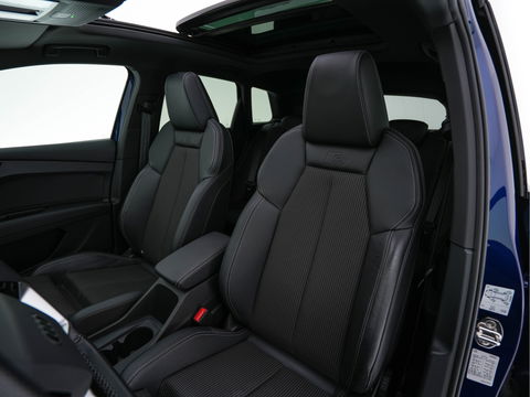 Audi Q4 e-tron 40 S-Line Competition Launch edition 77 kWh [ 3-Fase ] {SOH-87%} (INCL-BTW) *HEAT-PUMP | PANO | LEATHER-FABRIC | MATRIX-LED | ADAPTIVE-CRUISE | HEATED-SPORTSEATS | AMBIENT-LIGHT | DIGI-COCKPIT | CAMERA | KEYLESS | NAVI-FULLMAP | ...