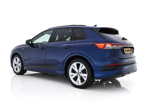 Audi Q4 e-tron 40 S-Line Competition Launch edition 77 kWh [ 3-Fase ] {SOH-87%} (INCL-BTW) *HEAT-PUMP | PANO | LEATHER-FABRIC | MATRIX-LED | ADAPTIVE-CRUISE | HEATED-SPORTSEATS | AMBIENT-LIGHT | DIGI-COCKPIT | CAMERA | KEYLESS | NAVI-FULLMAP | ...