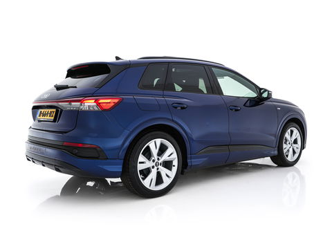 Audi Q4 e-tron 40 S-Line Competition Launch edition 77 kWh [ 3-Fase ] {SOH-87%} (INCL-BTW) *HEAT-PUMP | PANO | LEATHER-FABRIC | MATRIX-LED | ADAPTIVE-CRUISE | HEATED-SPORTSEATS | AMBIENT-LIGHT | DIGI-COCKPIT | CAMERA | KEYLESS | NAVI-FULLMAP | ...