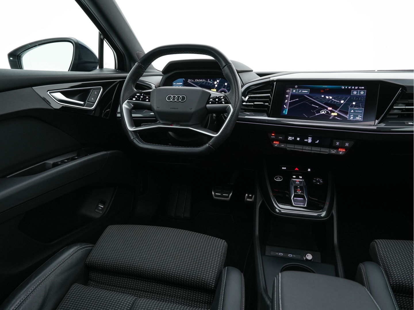 Audi Q4 e-tron 40 S-Line Competition Launch edition 77 kWh [ 3-Fase ] {SOH-87%} (INCL-BTW) *HEAT-PUMP | PANO | LEATHER-FABRIC | MATRIX-LED | ADAPTIVE-CRUISE | HEATED-SPORTSEATS | AMBIENT-LIGHT | DIGI-COCKPIT | CAMERA | KEYLESS | NAVI-FULLMAP | ...