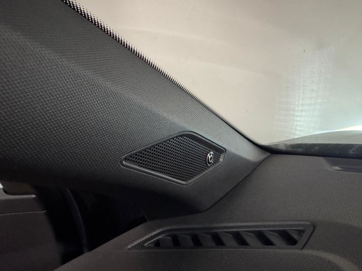 Volkswagen Taigo 1.5 TSI R-Line PANO KEYLESS CAM BEATS'