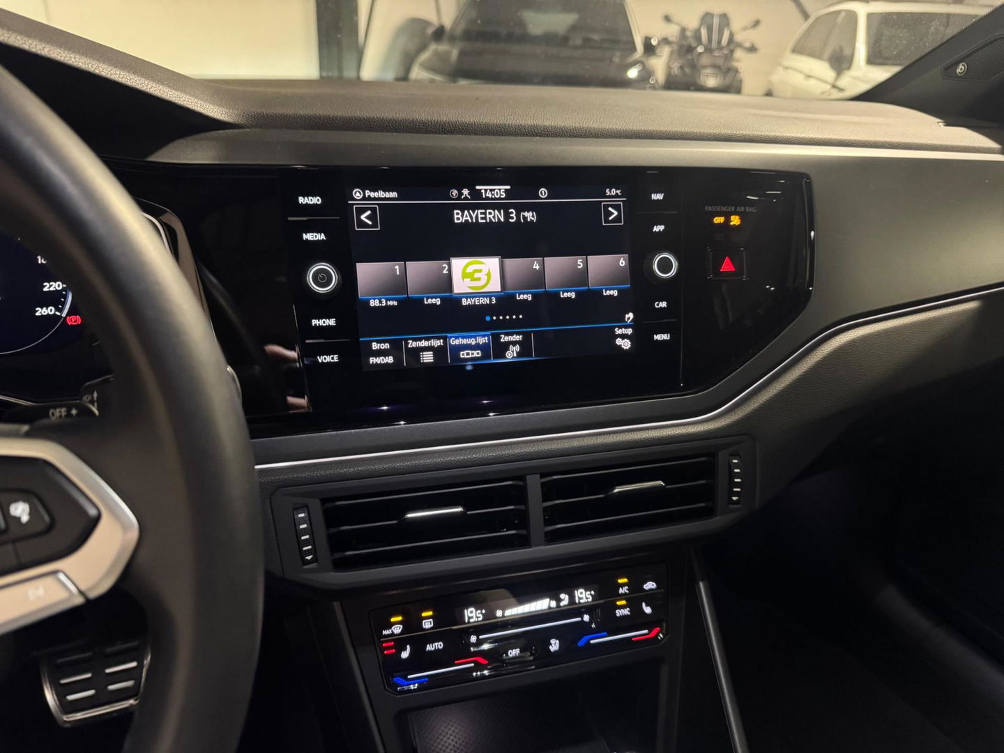 Volkswagen Taigo 1.5 TSI R-Line PANO KEYLESS CAM BEATS'