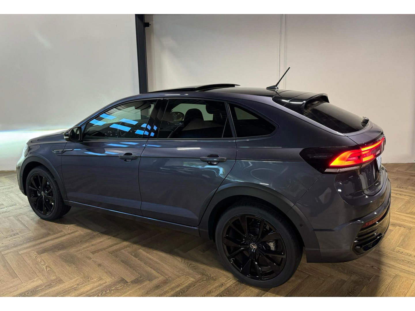 Volkswagen Taigo 1.5 TSI R-Line PANO KEYLESS CAM BEATS'