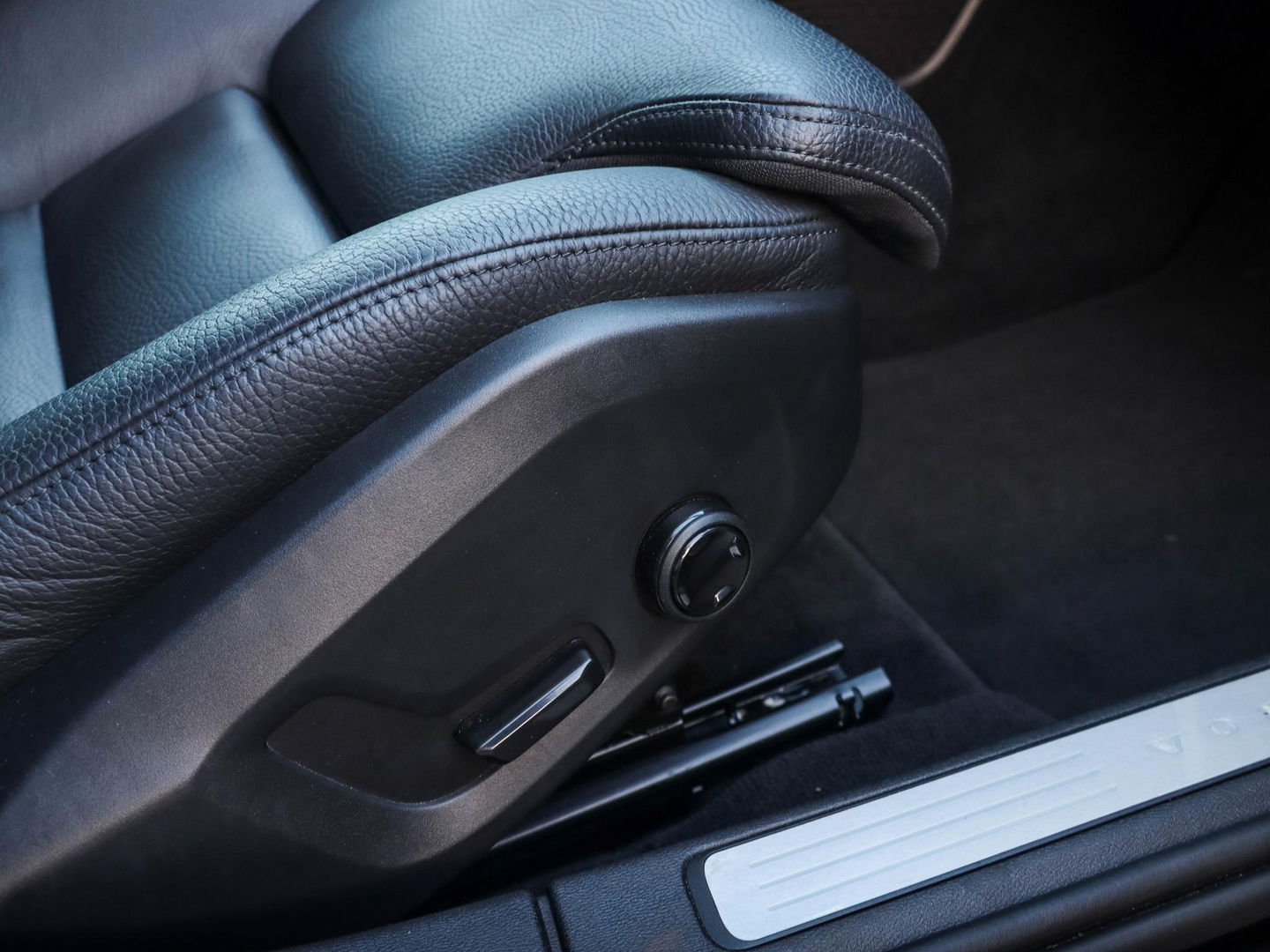 Volvo V60 2.0 T5 Inscription 250PK Camera Leder Dealeronderhouden!