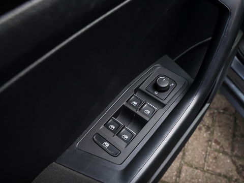 Volkswagen T-Roc 1.0 TSI Style 115pk Trekhaak Navigatie Camera