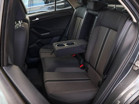 Volkswagen T-Roc 1.0 TSI Style 115pk Trekhaak Navigatie Camera